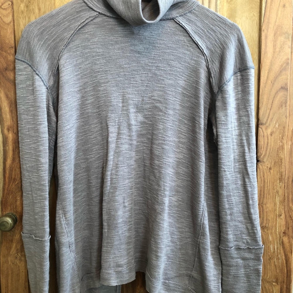 Free People split back turtleneck - Picture 1 of 4